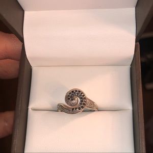 Swirl ring